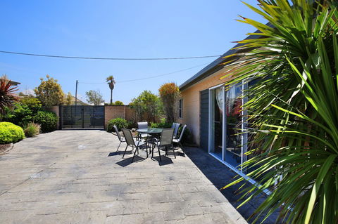 Neptune I Absolute Beachfront I Stunning Views - Accommodation Georgetown 28
