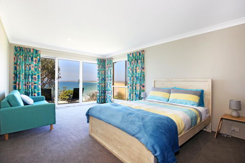 Neptune I Absolute Beachfront I Stunning Views - Accommodation Georgetown 16