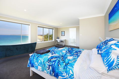 Neptune I Absolute Beachfront I Stunning Views - Accommodation Georgetown 11