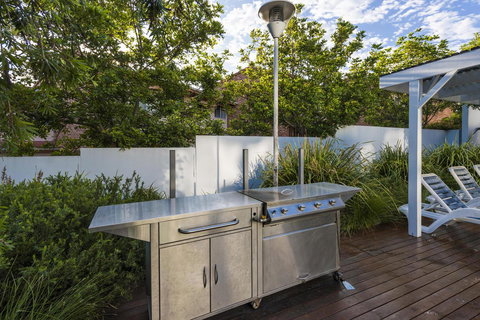 Oaks Nelson Bay Lure Suites - Accommodation Georgetown 7