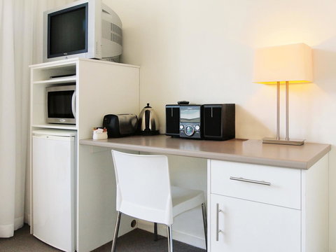 Oaks Nelson Bay Lure Suites - Accommodation Georgetown 12