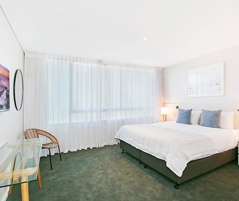 Oaks Nelson Bay Lure Suites - Accommodation Georgetown 2