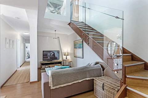 Phuza Maningi 17 Myan Close - Accommodation Georgetown 10