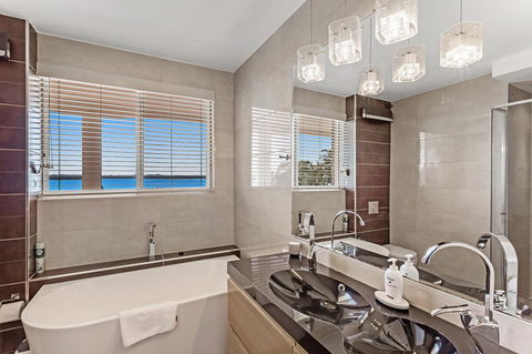 Phuza Maningi 17 Myan Close - Accommodation Georgetown 17