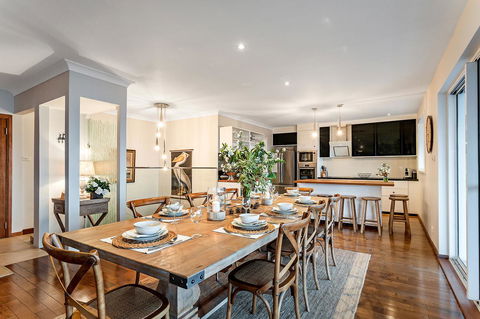 Phuza Maningi 17 Myan Close - Accommodation Georgetown 7