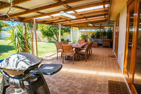 Sunbaker Pet Friendly Awards Finalist 4 Mins Walk To Culburra Beach - Accommodation Georgetown 0