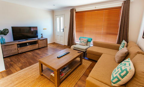 Sunbaker Pet Friendly Awards Finalist 4 Mins Walk To Culburra Beach - Accommodation Georgetown 7