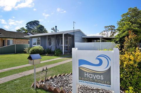 Hayes Beach House I Award Winner I 4 Mins To Beach - Accommodation Georgetown 22