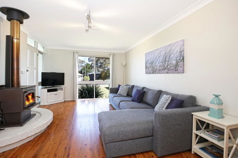 Hayes Beach House I Award Winner I 4 Mins To Beach - Accommodation Georgetown 2