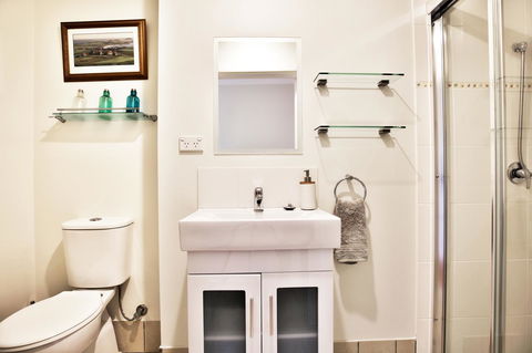Hayes Beach House I Award Winner I 4 Mins To Beach - Accommodation Georgetown 14