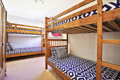Hayes Beach House I Award Winner I 4 Mins To Beach - Accommodation Georgetown 10