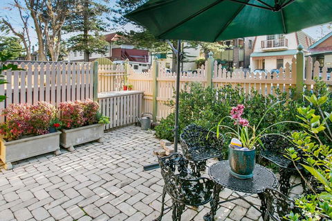 Oversized 2 Bedroom Manly Beach House - Accommodation Georgetown 1