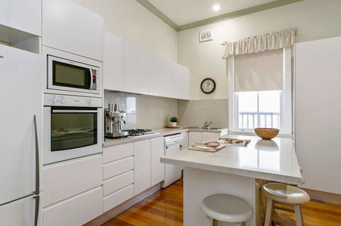 Oversized 2 Bedroom Manly Beach House - Accommodation Georgetown 3
