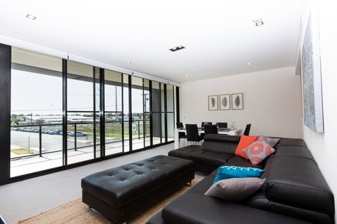 Brand New Executive Apartment - Accommodation Georgetown 2