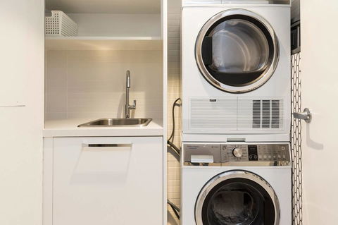 Nobbs Â· Executive 2 Storey Sydney Apartment With Pool - Accommodation Georgetown 11