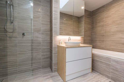 Nobbs Â· Executive 2 Storey Sydney Apartment With Pool - Accommodation Georgetown 10