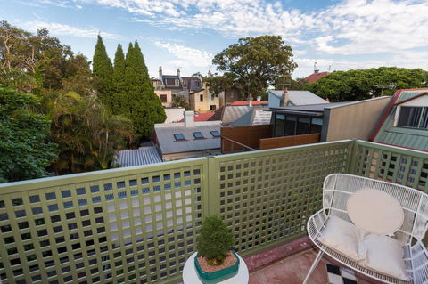 Nobbs Â· Executive 2 Storey Sydney Apartment With Pool - Accommodation Georgetown 16
