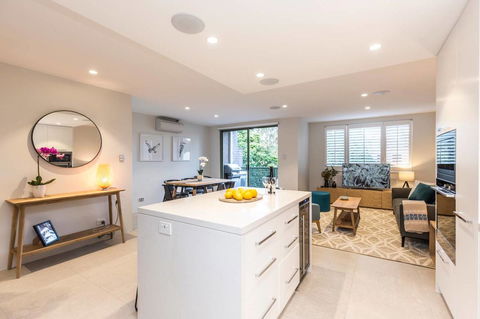 Nobbs Â· Executive 2 Storey Sydney Apartment With Pool - Accommodation Georgetown 2