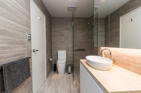 Nobbs Â· Executive 2 Storey Sydney Apartment With Pool - Accommodation Georgetown 9