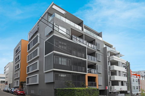 Large Light Luxe 3BDR 2BA Free Parking - Walk To Sydney Uni And RPA - Accommodation Georgetown 11