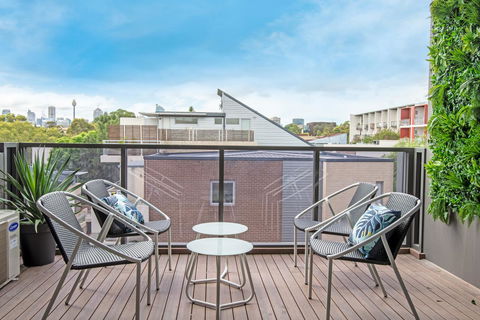 Large Light Luxe 3BDR 2BA Free Parking - Walk To Sydney Uni And RPA - Accommodation Georgetown 4