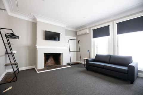 Horse And Jockey Hotel Homebush - Accommodation Georgetown 2