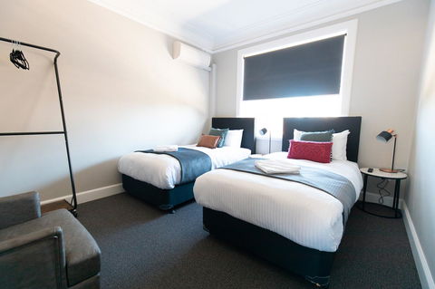 Horse And Jockey Hotel Homebush - Accommodation Georgetown 7