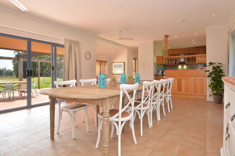 JE Guesthouse, Central To All The Hunter Valley Has To Offer - Accommodation Georgetown 0