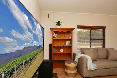 JE Guesthouse, Central To All The Hunter Valley Has To Offer - Accommodation Georgetown 5