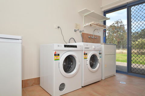 JE Guesthouse, Central To All The Hunter Valley Has To Offer - Accommodation Georgetown 38