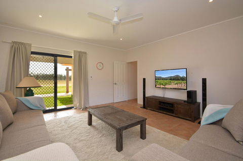 JE Guesthouse, Central To All The Hunter Valley Has To Offer - Accommodation Georgetown 4