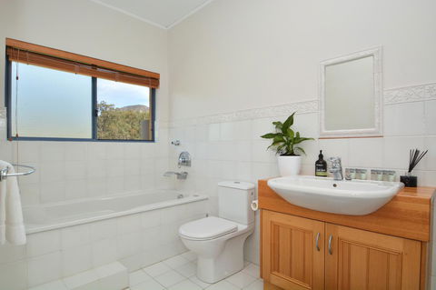 JE Guesthouse, Central To All The Hunter Valley Has To Offer - Accommodation Georgetown 23