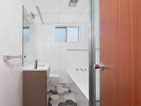 Victoria Parade, Kiah, Unit 10, 53 - Accommodation Georgetown 11