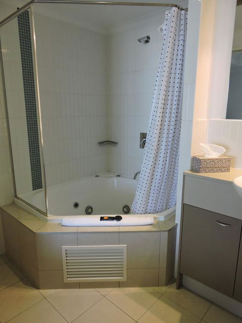 BASE Holidays - Ettalong Beach Premium Apartments - Accommodation Georgetown 16