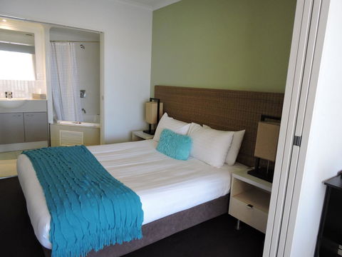 BASE Holidays - Ettalong Beach Premium Apartments - Accommodation Georgetown 4