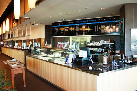 BASE Holidays - Ettalong Beach Premium Apartments - Accommodation Georgetown 2