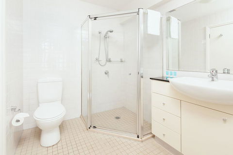 Waterfront Apartment On Sydney Harbour - Accommodation Georgetown 3