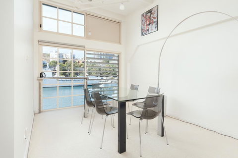 Waterfront Apartment On Sydney Harbour - Accommodation Georgetown 2