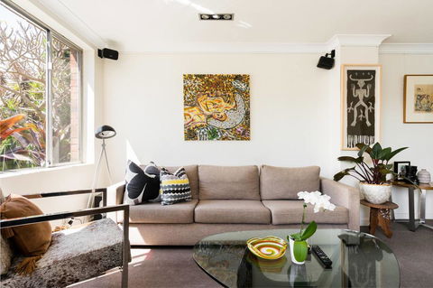 Waterfront Apartment Brimming With Inspirational Artwork - Accommodation Georgetown 19