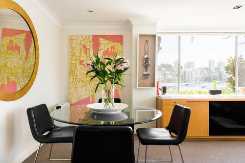 Waterfront Apartment Brimming With Inspirational Artwork - Accommodation Georgetown 21