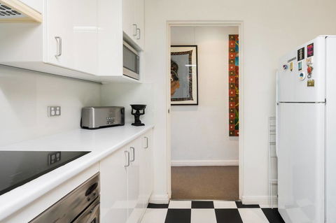 Waterfront Apartment Brimming With Inspirational Artwork - Accommodation Georgetown 27