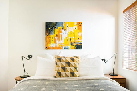 Waterfront Apartment Brimming With Inspirational Artwork - Accommodation Georgetown 16