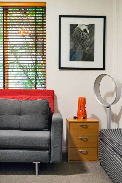 Waterfront Apartment Brimming With Inspirational Artwork - Accommodation Georgetown 11