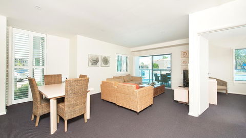 Pacific Blue, Salamander Bay - Accommodation Georgetown 35