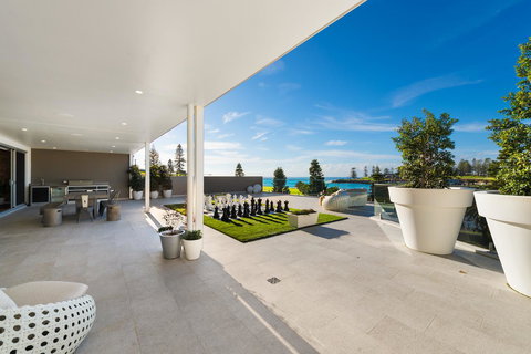 Belle Vue- Penthouse At Black Beach - Accommodation Georgetown 2