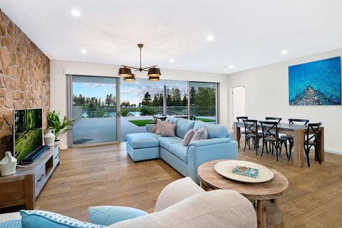 Belle Vue- Penthouse At Black Beach - Accommodation Georgetown 5