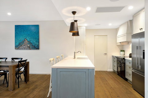 Belle Vue- Penthouse At Black Beach - Accommodation Georgetown 6