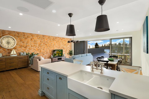 Belle Vue- Penthouse At Black Beach - Accommodation Georgetown 4