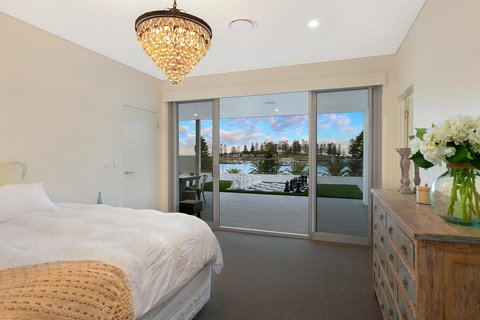 Belle Vue- Penthouse At Black Beach - Accommodation Georgetown 11