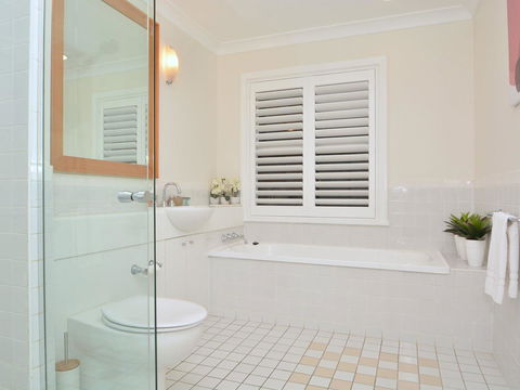 Villa De Saran Located Within Cypress Lakes - Accommodation Georgetown 4